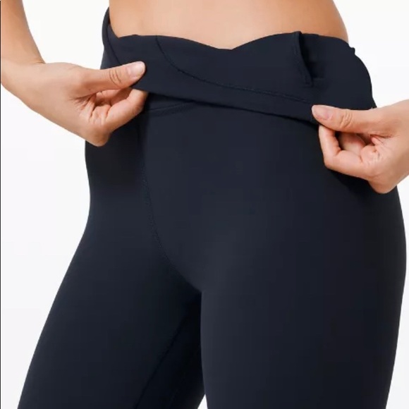 Lululemon Black Align Tights - Picture 5 of 5